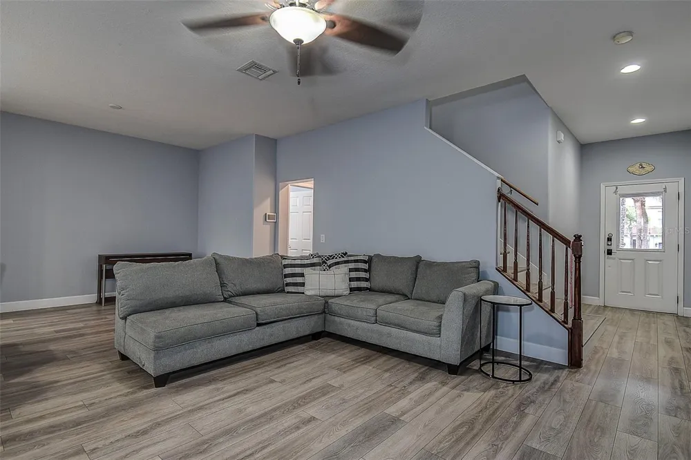 1426 HILLVIEW LANE Tarpon Springs, FL 34689