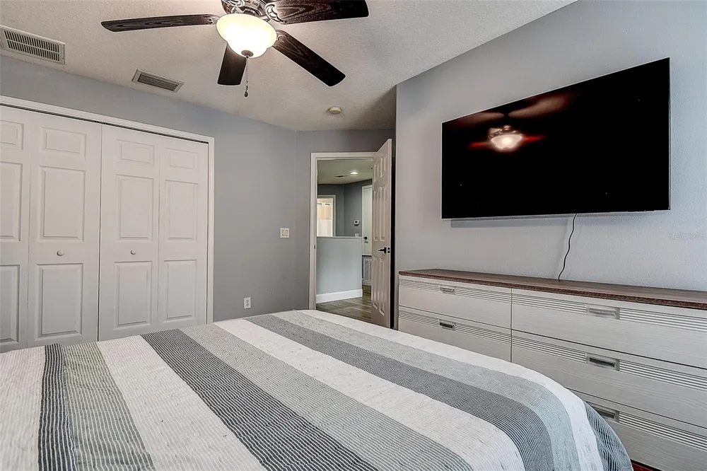 1426 HILLVIEW LANE Tarpon Springs, FL 34689