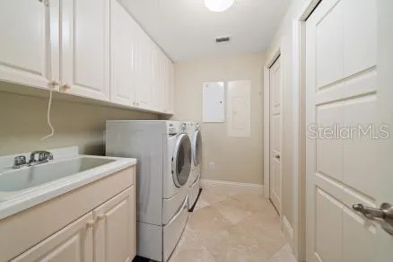 11 BAYMONT STREET #1006 Clearwater Beach, FL 33767