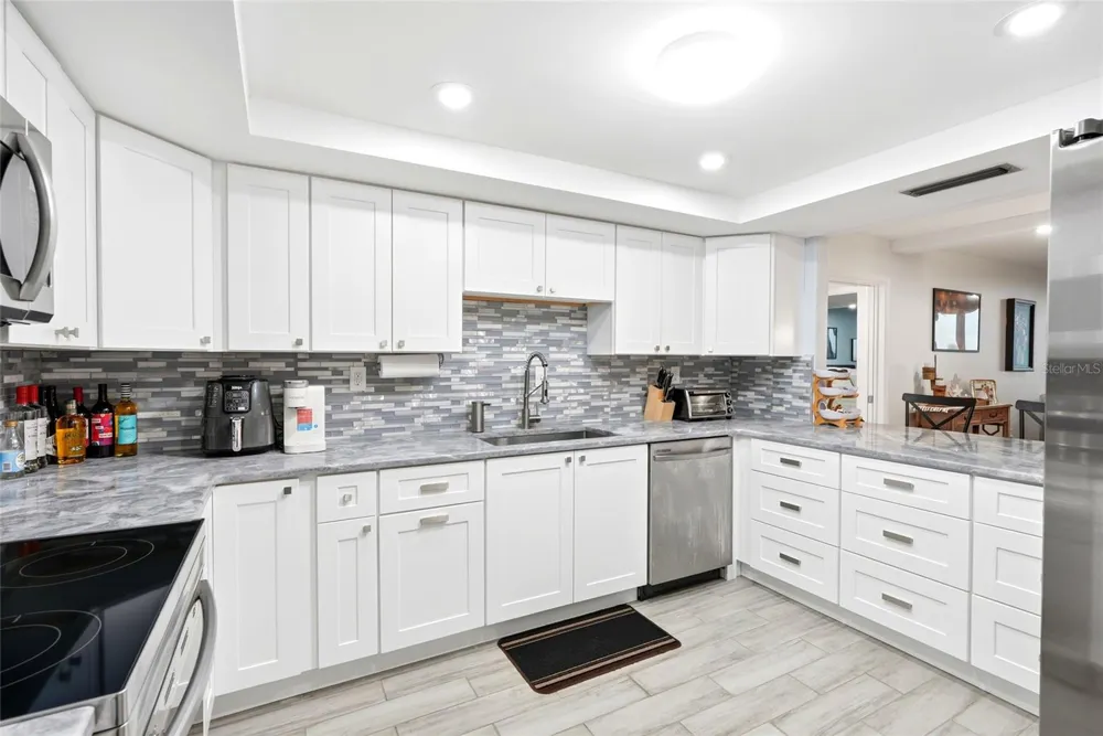 17920 GULF BOULEVARD #1502 St Petersburg, FL 33708
