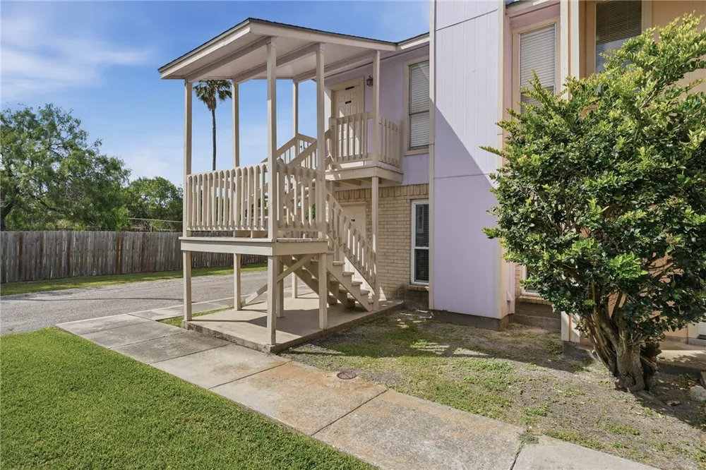 6702 Everhart #U-104 Corpus Christi, TX 78413