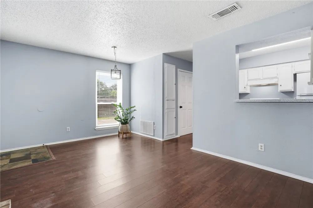 6702 Everhart #U-104 Corpus Christi, TX 78413