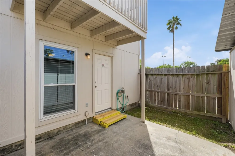 6702 Everhart #U-104 Corpus Christi, TX 78413