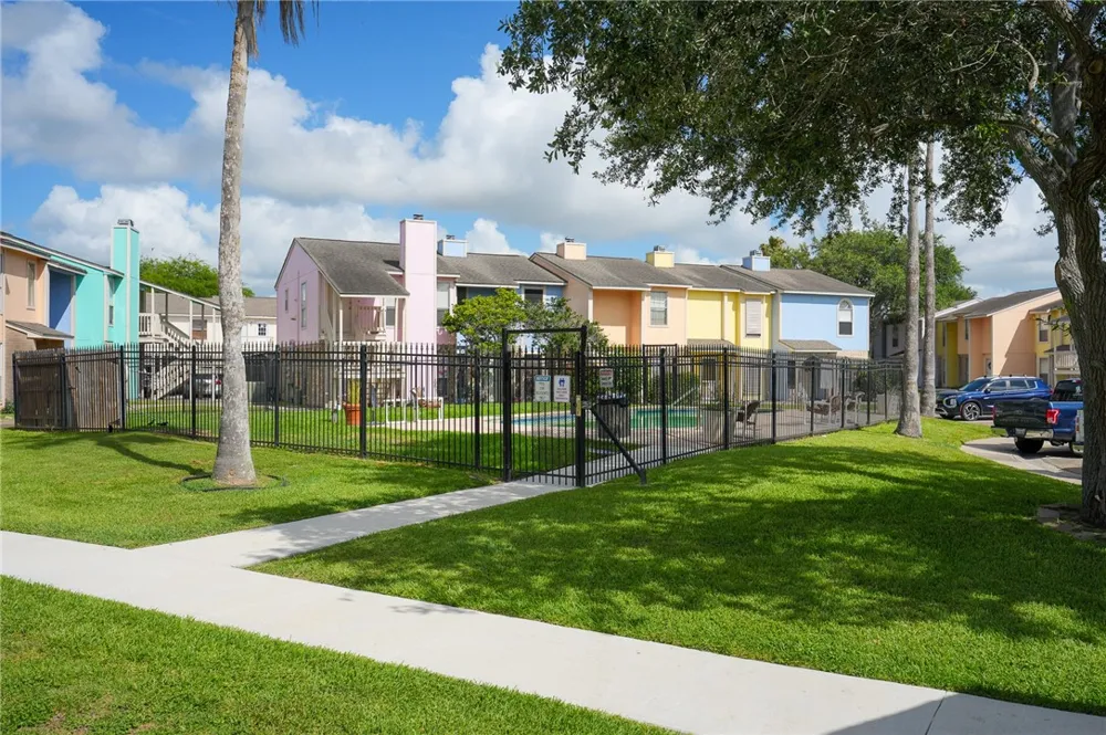 6702 Everhart #U-104 Corpus Christi, TX 78413