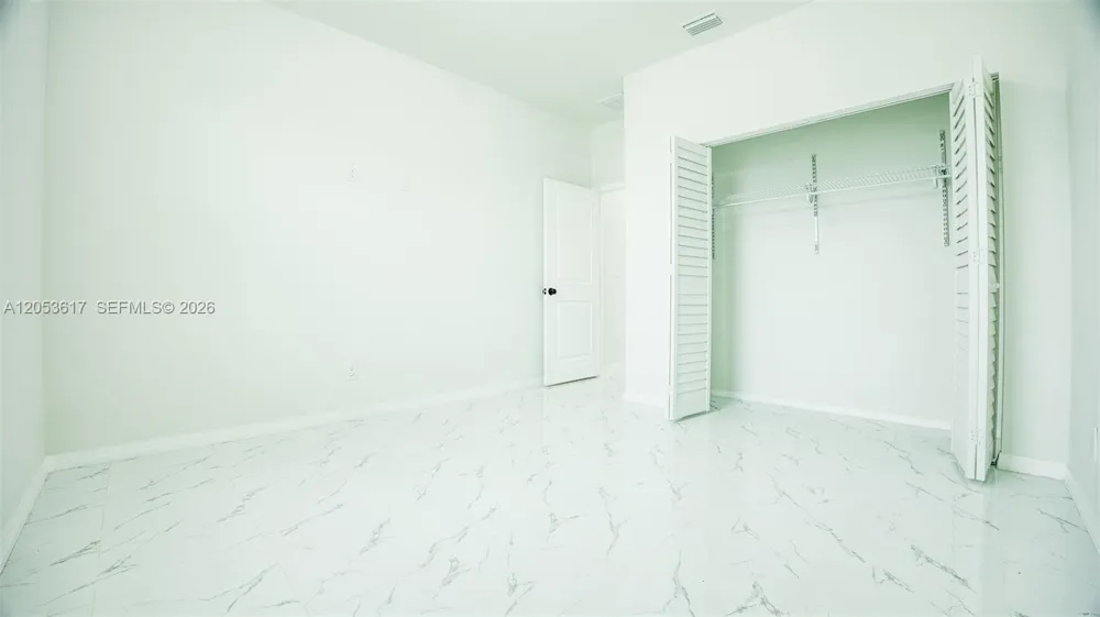 2524 LAKEVIEW DR Lehigh Acres, FL 33936