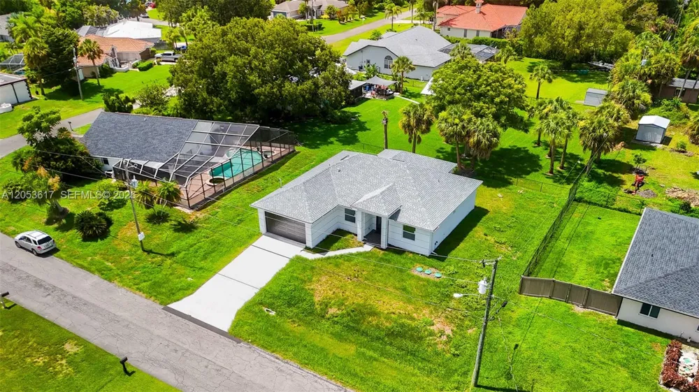 2524 LAKEVIEW DR Lehigh Acres, FL 33936