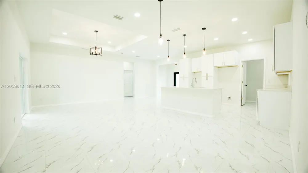 2524 LAKEVIEW DR Lehigh Acres, FL 33936