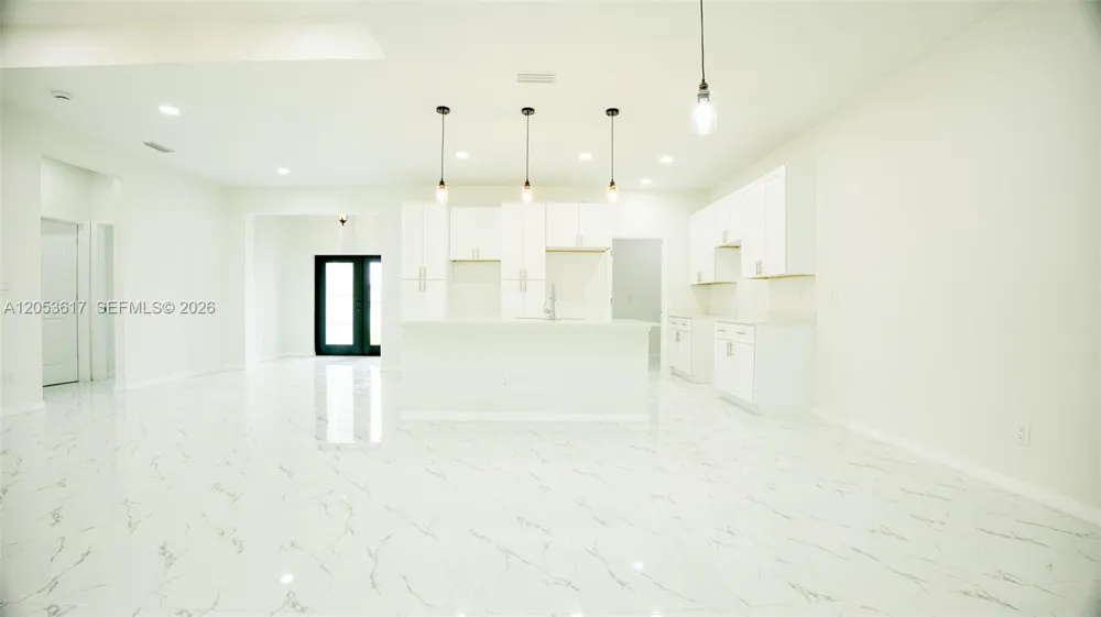 2524 LAKEVIEW DR Lehigh Acres, FL 33936