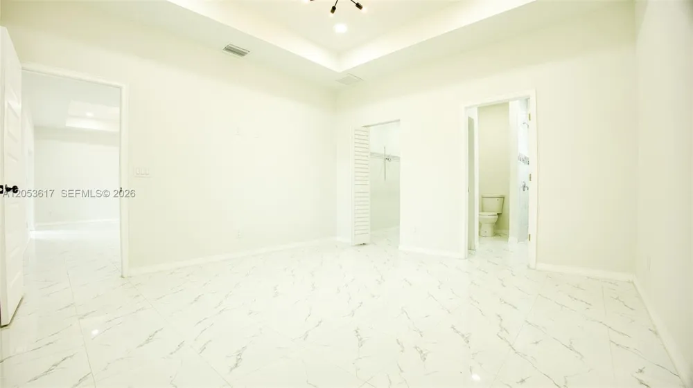 2524 LAKEVIEW DR Lehigh Acres, FL 33936