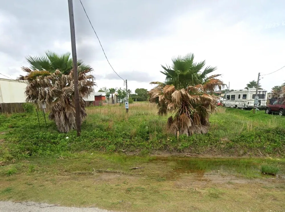 526 15th Street Dickinson, TX 77539