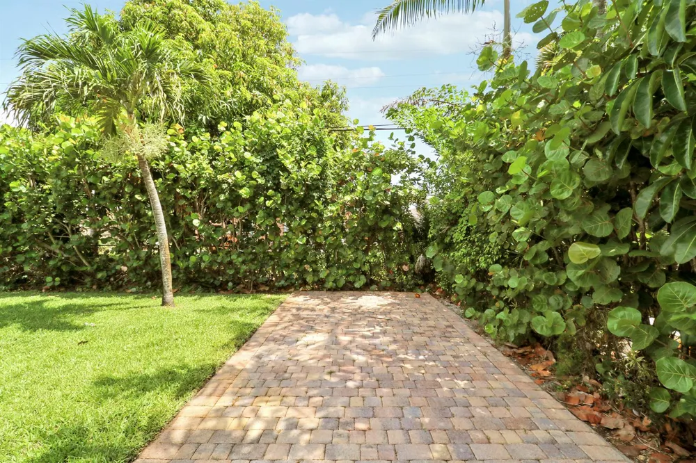 940 Dogwood Road North Palm Beach, FL 33408