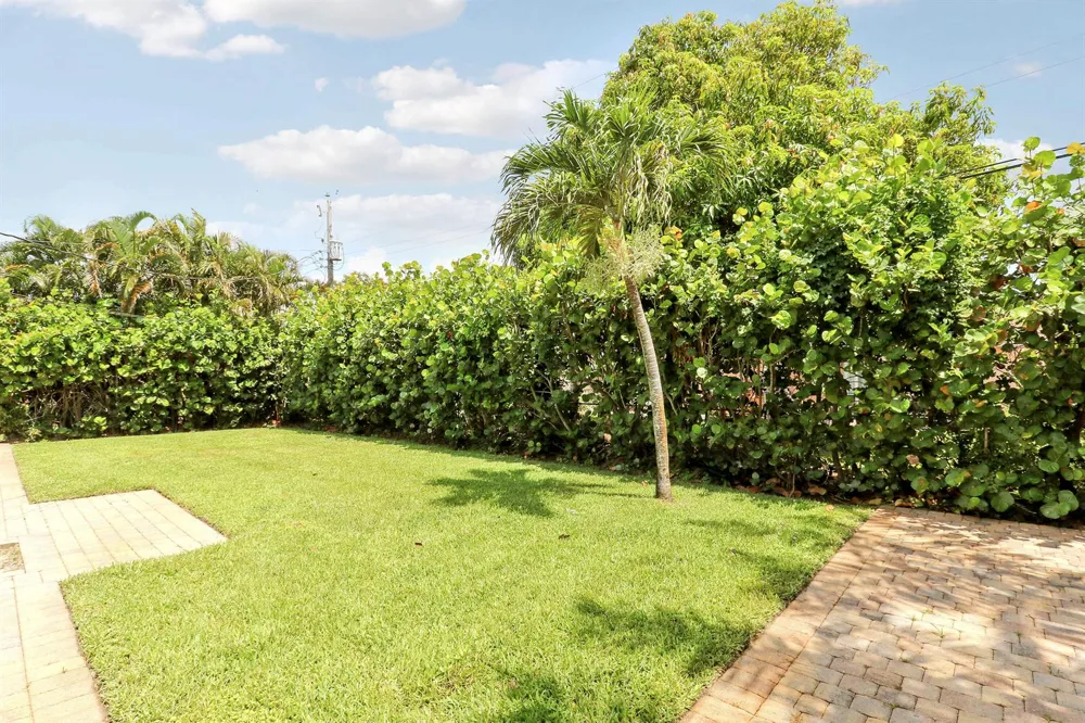 940 Dogwood Road North Palm Beach, FL 33408