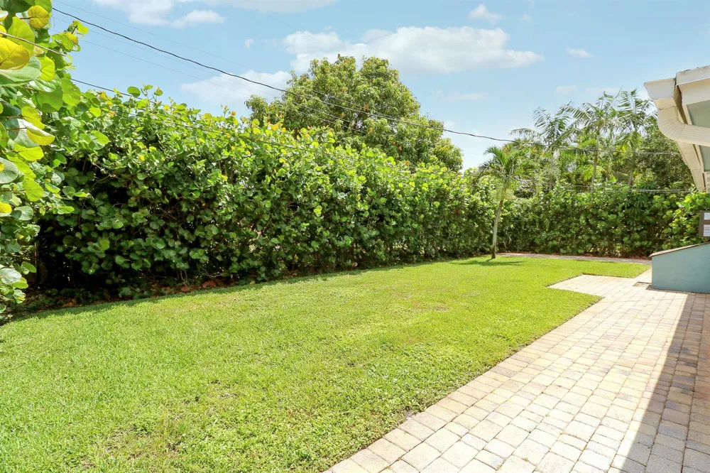 940 Dogwood Road North Palm Beach, FL 33408