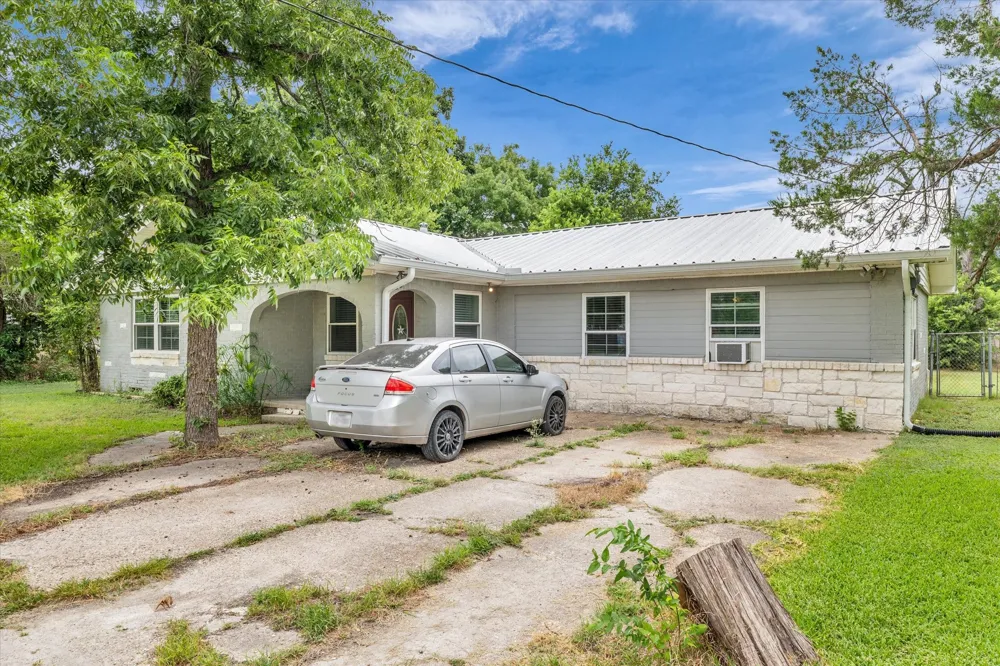 610 E Limestone Avenue Mart, TX 76664