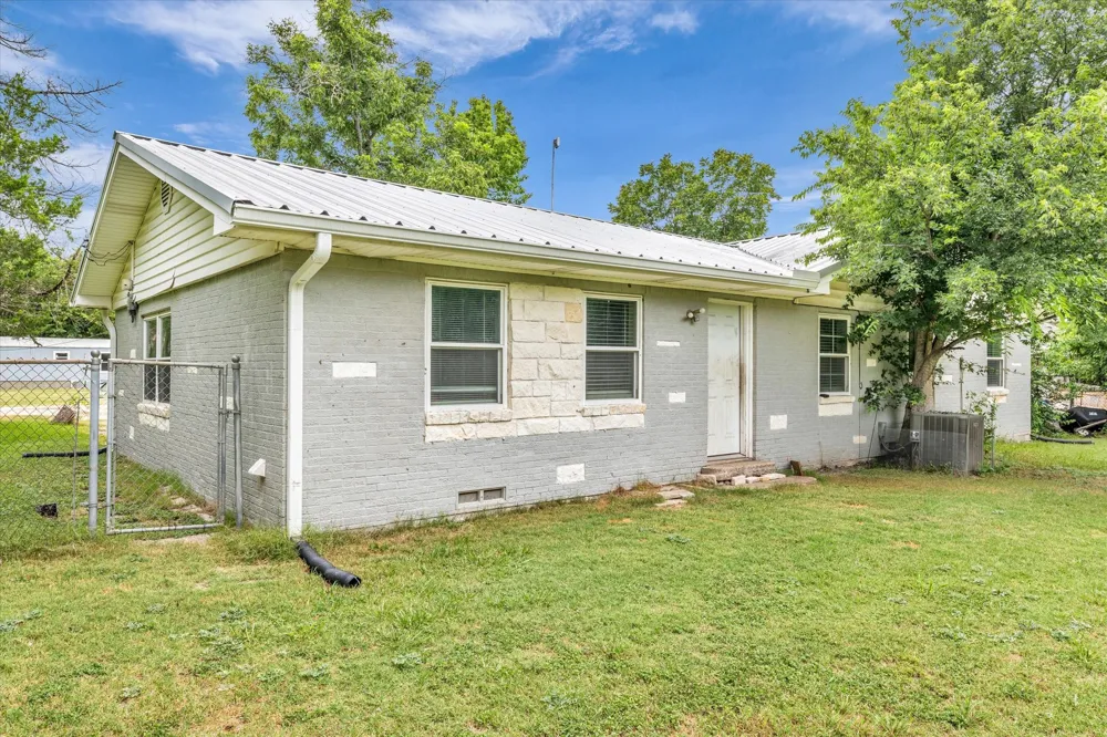 610 E Limestone Avenue Mart, TX 76664