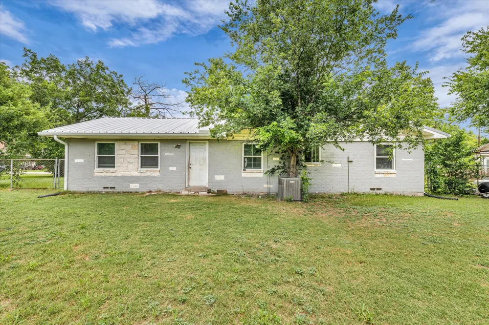 610 E Limestone Avenue Mart, TX 76664