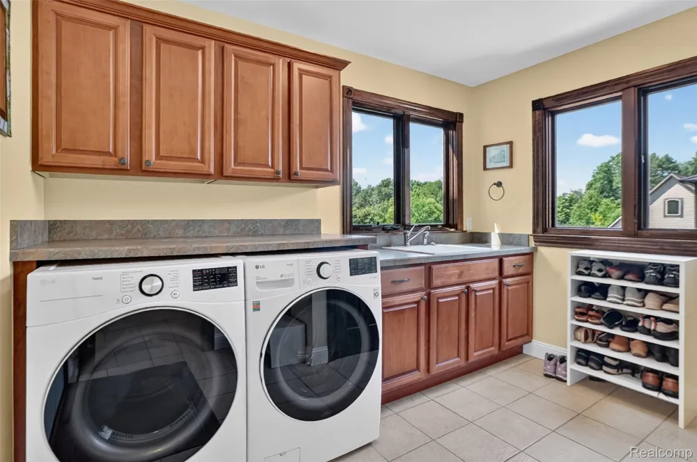 5372 Stone Garden Drive Marion Township, MI 48843
