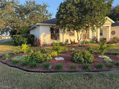 Justene Circle W