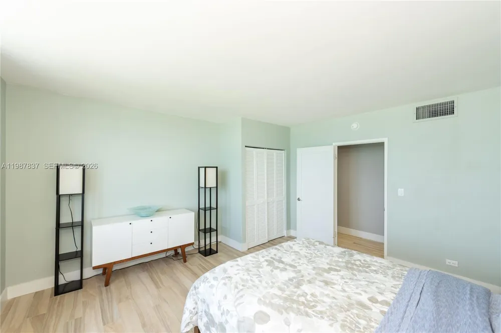 2301 Collins Ave #1009 Miami Beach, FL 33139
