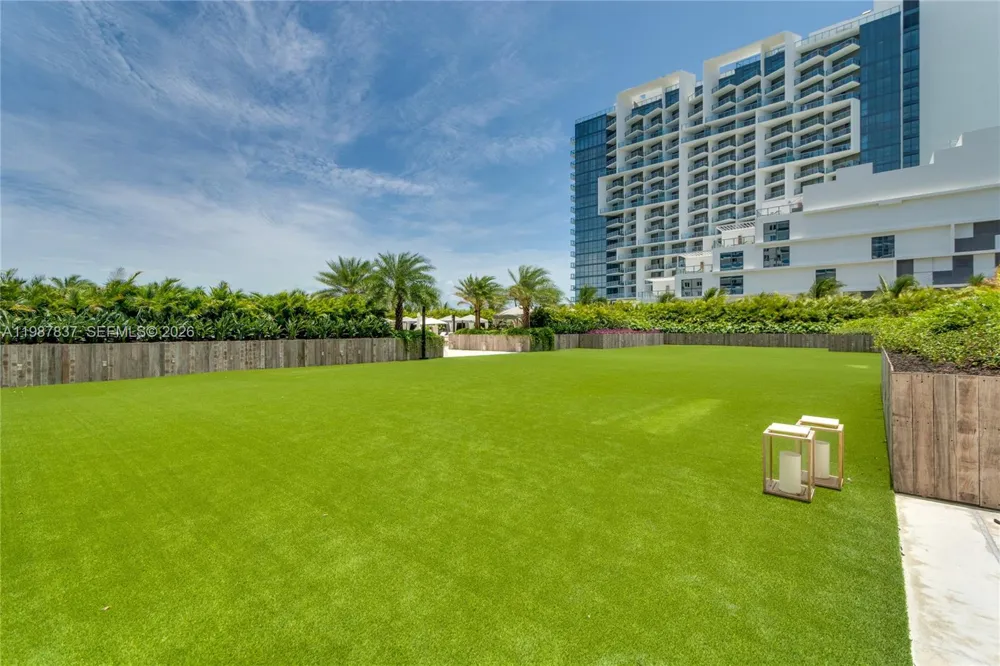 2301 Collins Ave #1009 Miami Beach, FL 33139