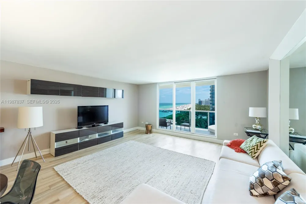 2301 Collins Ave #1009 Miami Beach, FL 33139