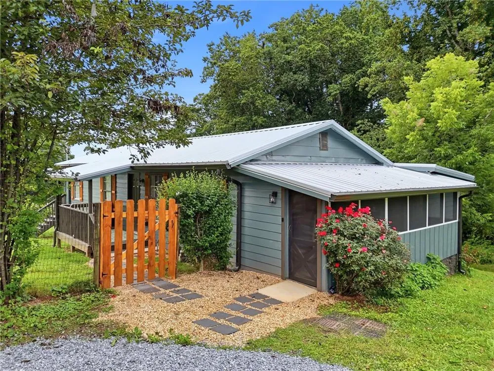 165 Cherokee Avenue Nelson, GA 30151