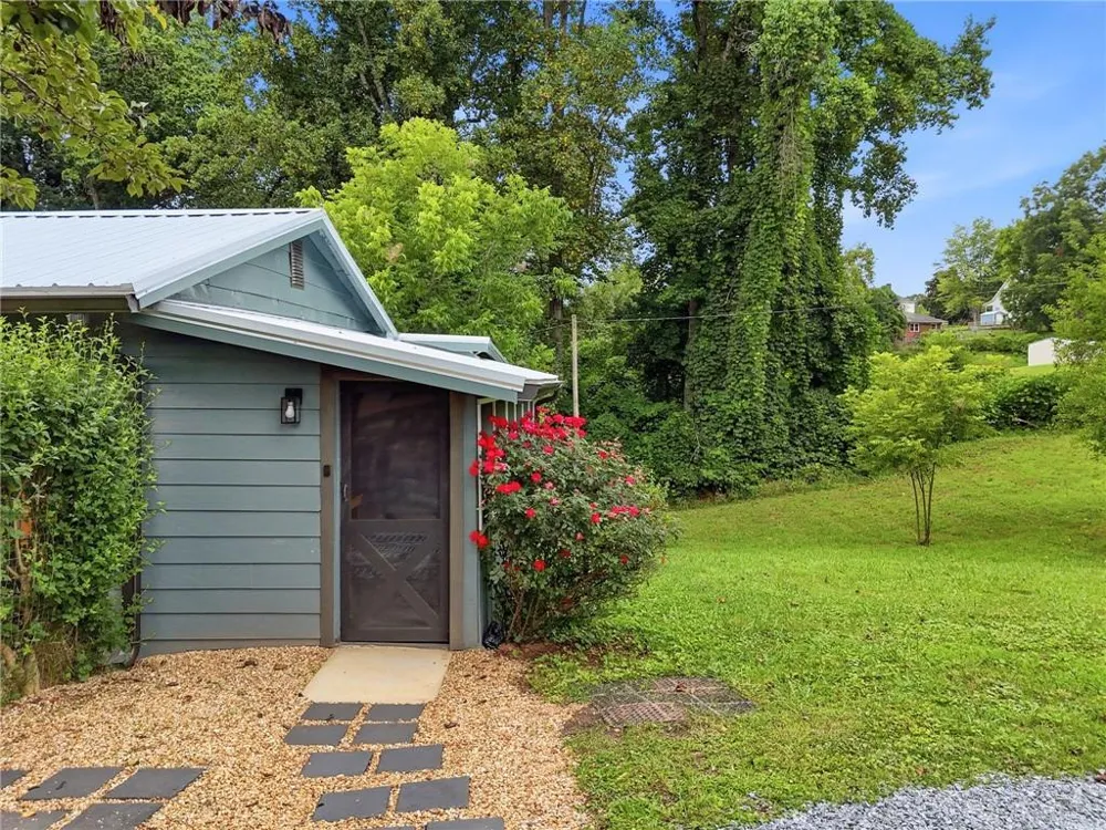 165 Cherokee Avenue Nelson, GA 30151
