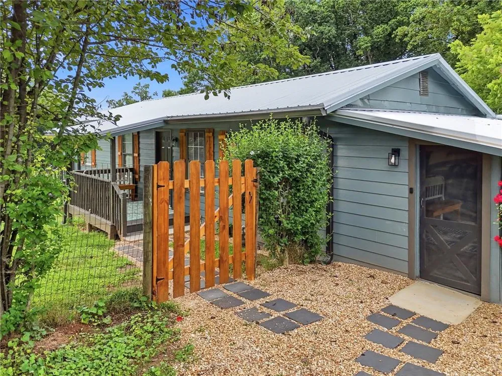 165 Cherokee Avenue Nelson, GA 30151