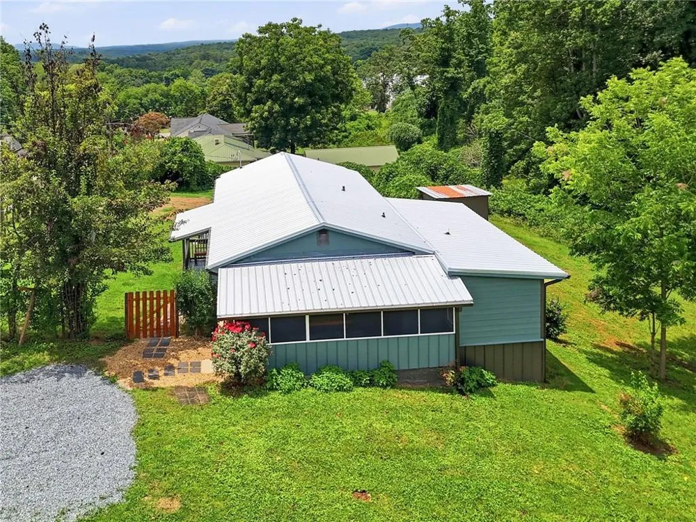165 Cherokee Avenue Nelson, GA 30151