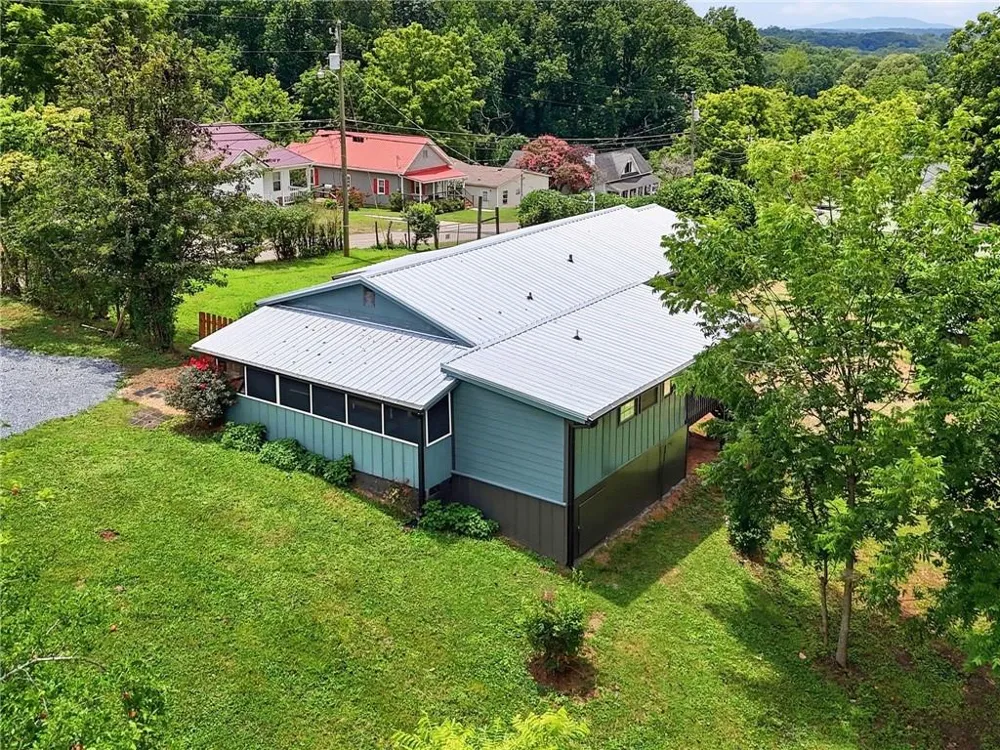 165 Cherokee Avenue Nelson, GA 30151