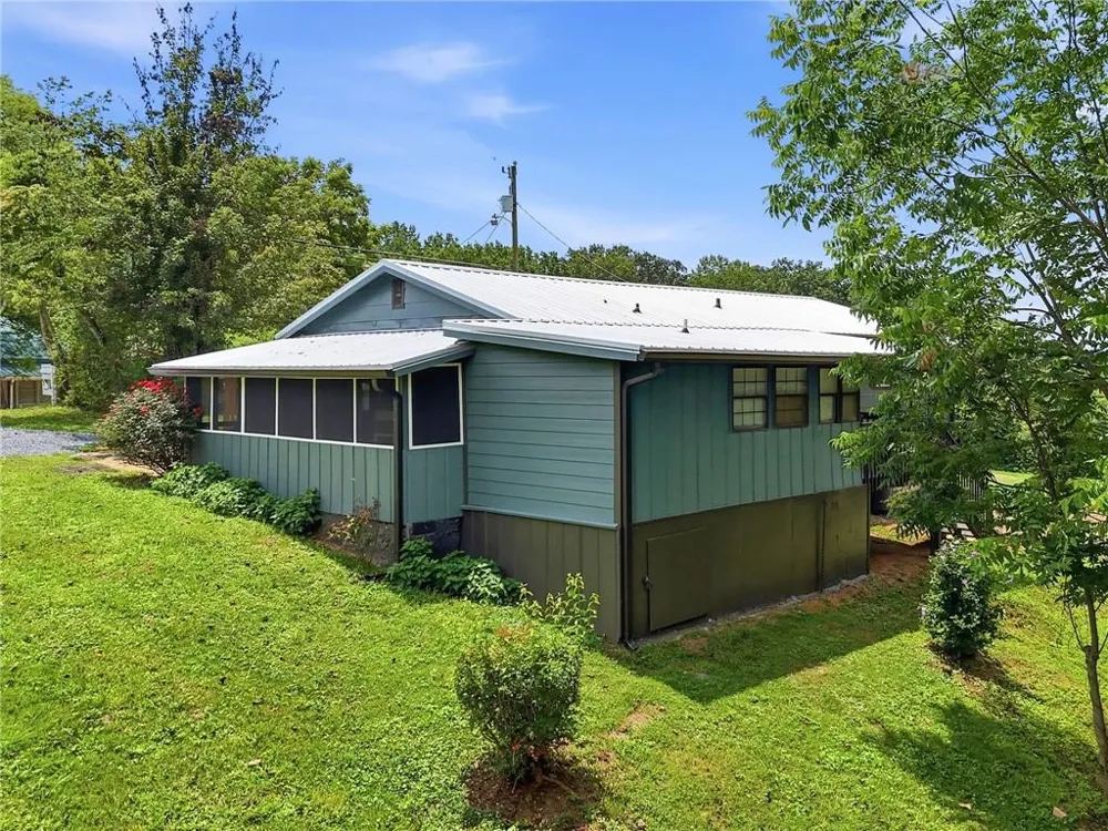 165 Cherokee Avenue Nelson, GA 30151