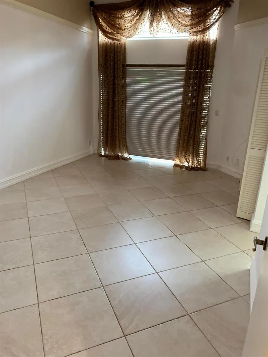 10019 NW 5 STREET Plantation, FL 33324