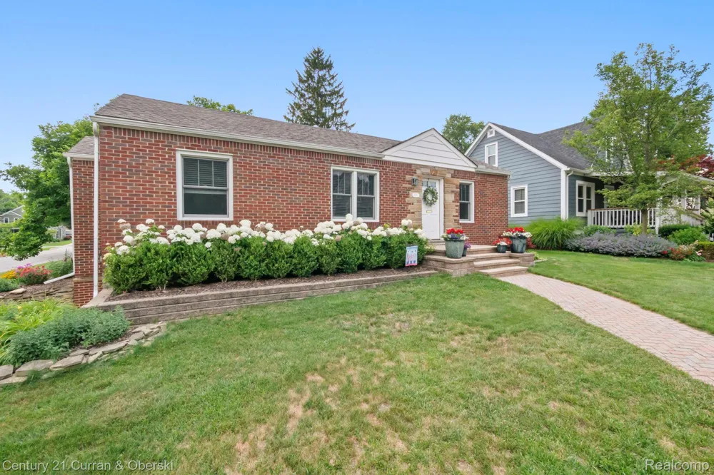 551 Evergreen Street Plymouth City, MI 48170
