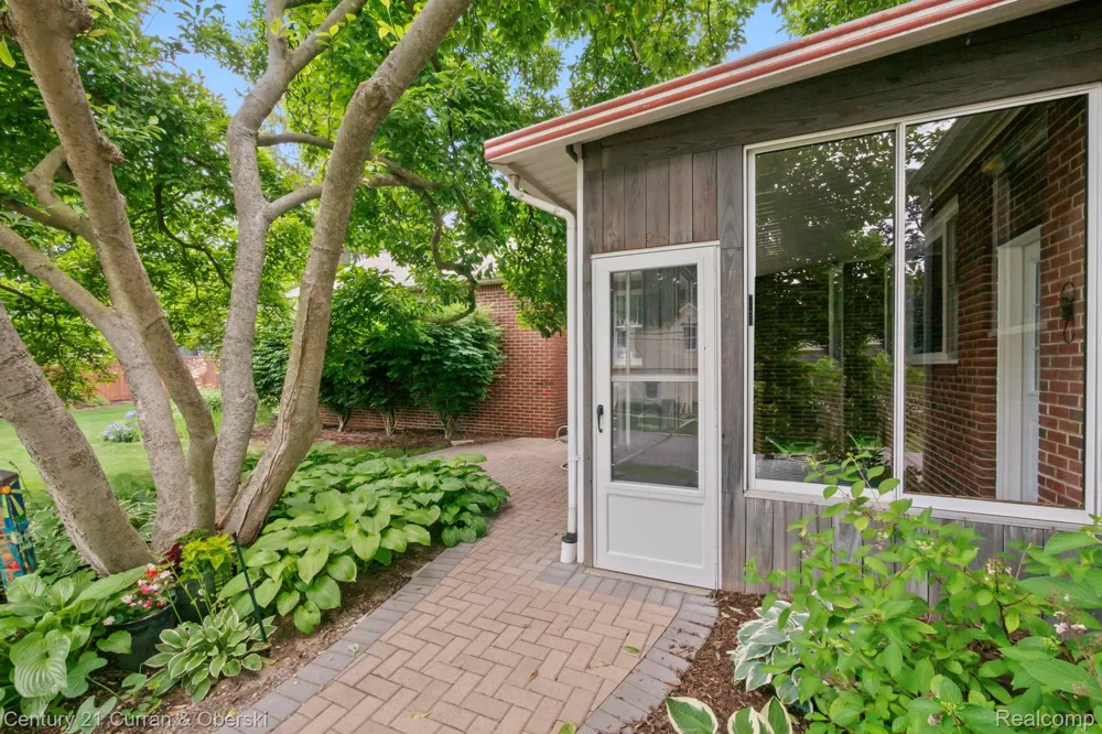 551 Evergreen Street Plymouth City, MI 48170