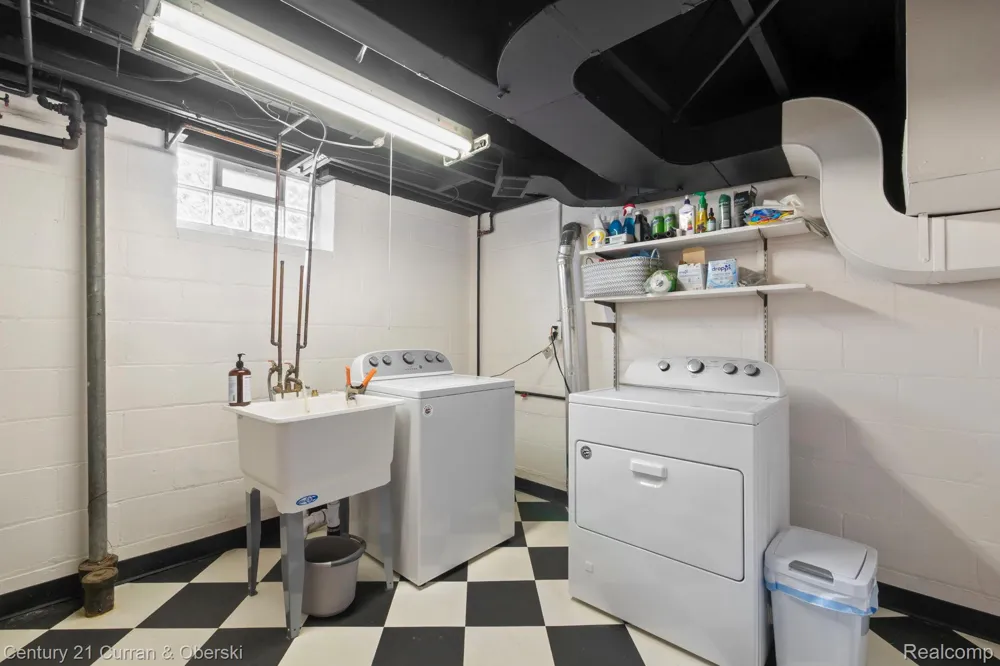551 Evergreen Street Plymouth City, MI 48170