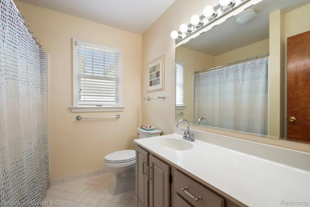 551 Evergreen Street Plymouth City, MI 48170