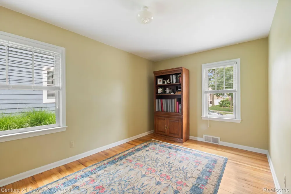 551 Evergreen Street Plymouth City, MI 48170