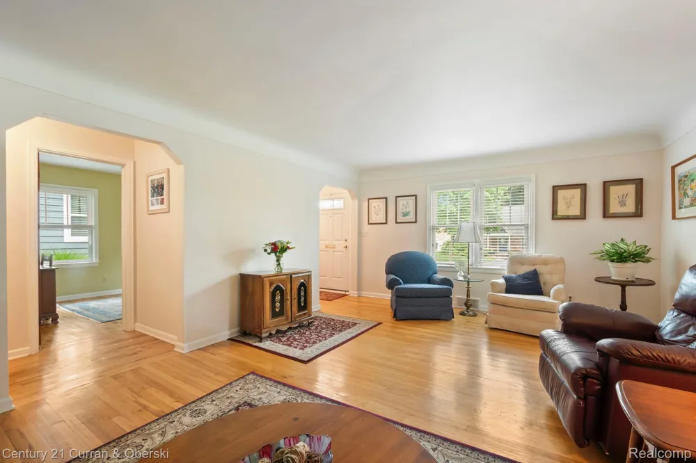 551 Evergreen Street Plymouth City, MI 48170