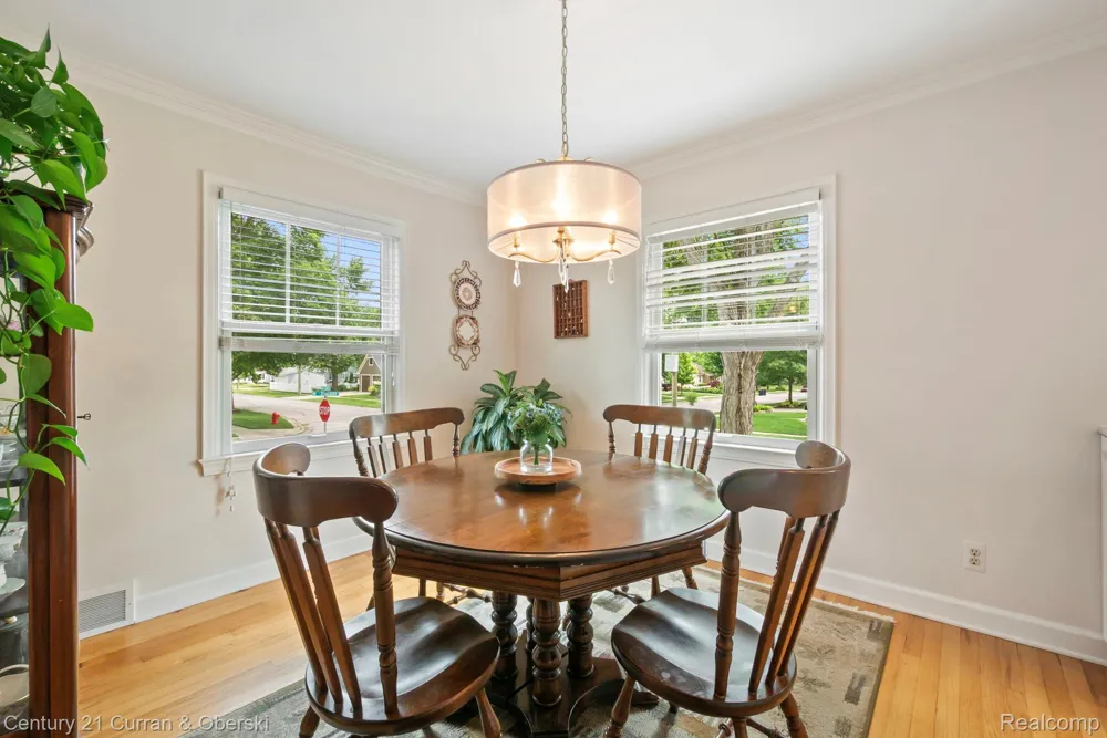 551 Evergreen Street Plymouth City, MI 48170