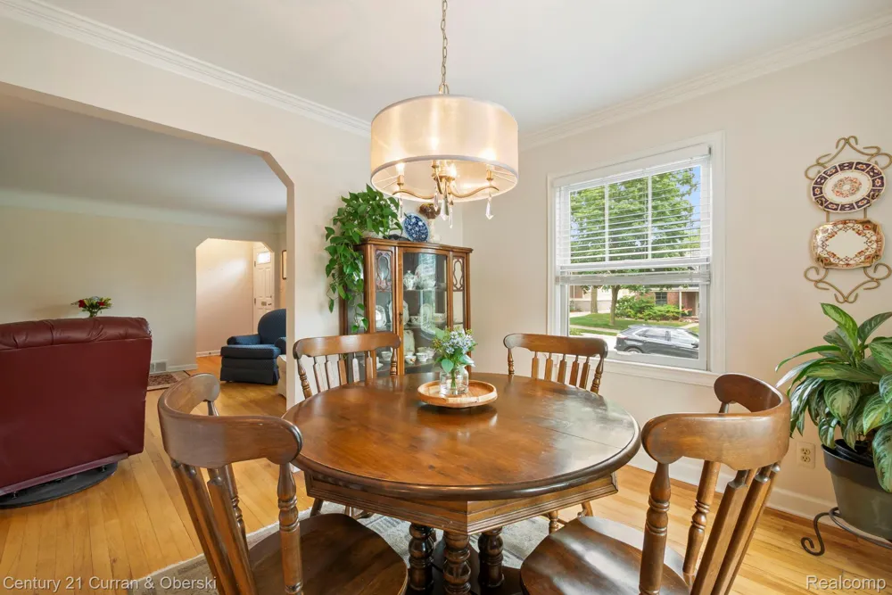 551 Evergreen Street Plymouth City, MI 48170