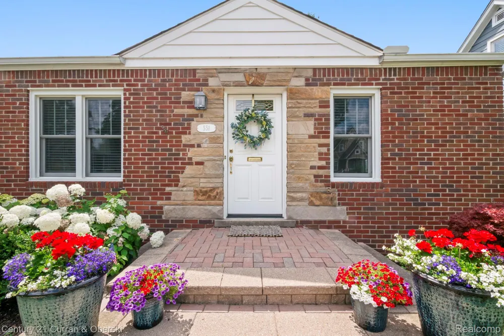 551 Evergreen Street Plymouth City, MI 48170