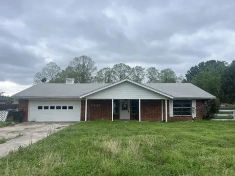 1309 Sherry Lane