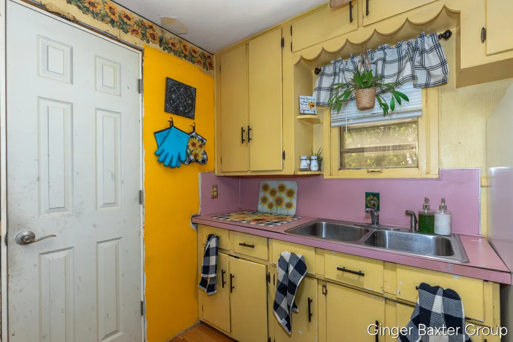 2600 Day Avenue NW Grand Rapids, MI 49544