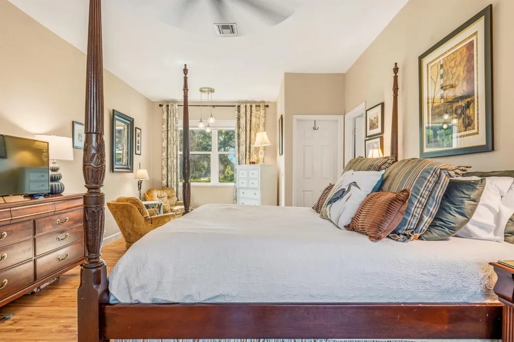687 HAMPTON WOODS LANE SW Vero Beach, FL 32962