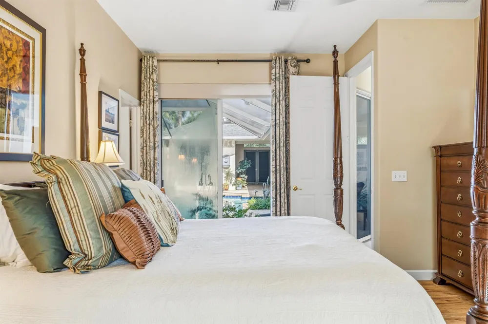 687 HAMPTON WOODS LANE SW Vero Beach, FL 32962