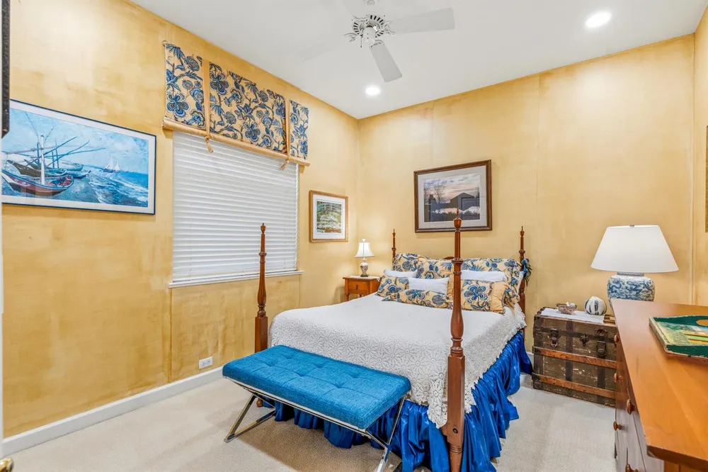 687 HAMPTON WOODS LANE SW Vero Beach, FL 32962