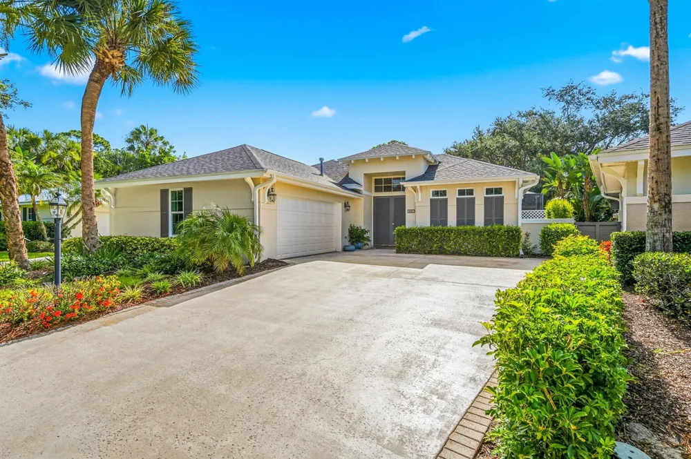 687 HAMPTON WOODS LANE SW Vero Beach, FL 32962
