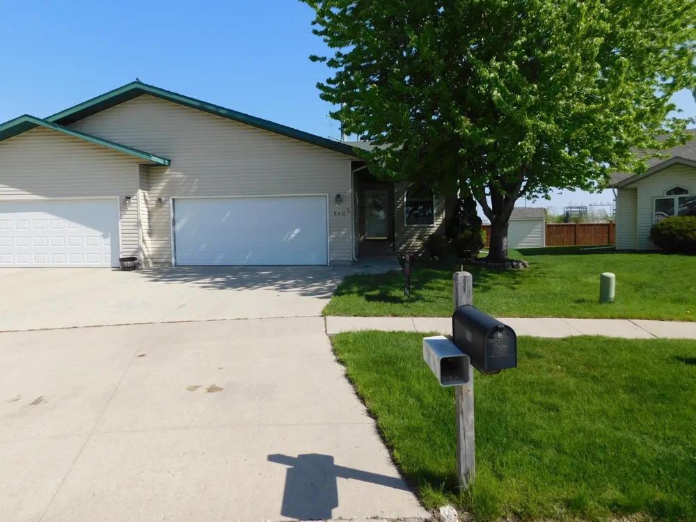 840 Lakeridge Place West Fargo, ND 58078