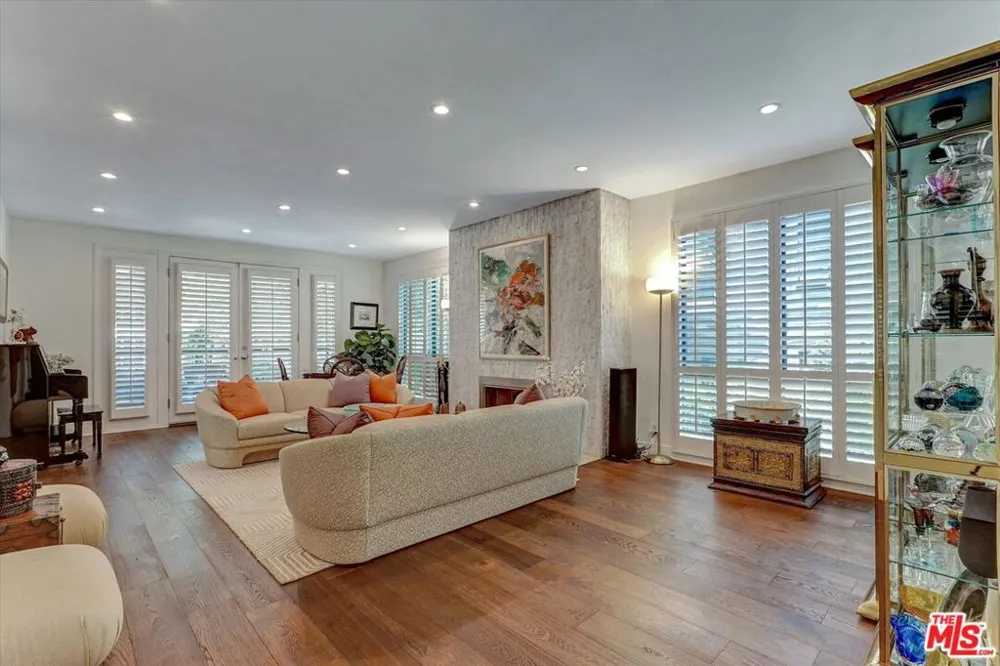 148 S Crescent Drive #101 Beverly Hills, CA 90212