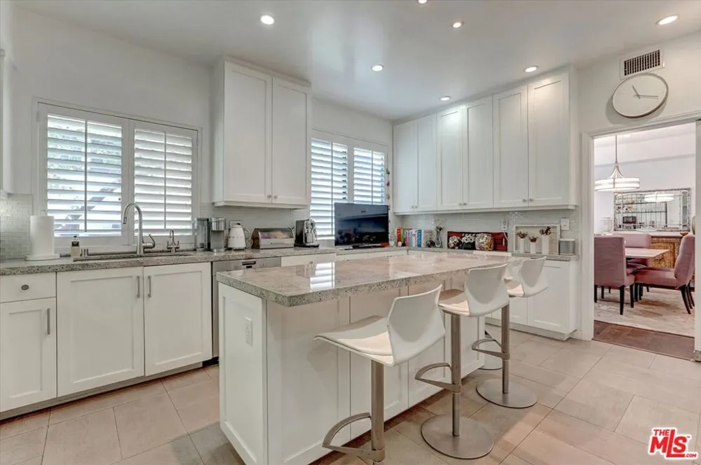 148 S Crescent Drive #101 Beverly Hills, CA 90212